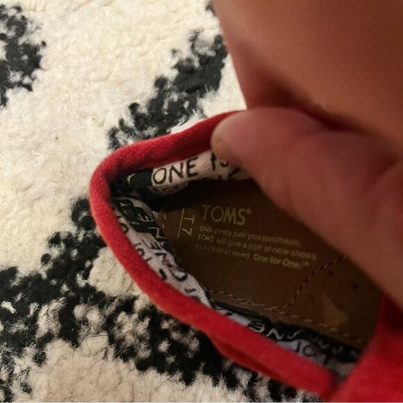 Toms Classics Set of 2 Pink Crochet Lace & Red Alpargata Toddler Size 7 - Picture 5 of 7